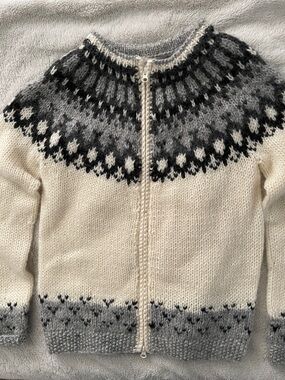 Wool zip sweater hand knitted made in Iceland Women’s XS gray cream